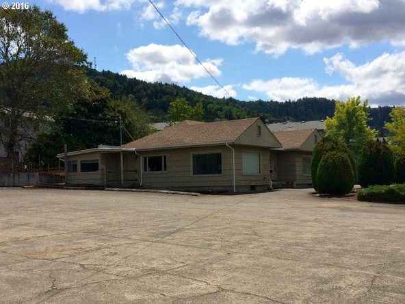 859 Lookingglass Road, Roseburg, OR 97471